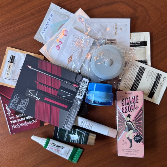 (NEW) Luxury Beauty Must Haves Sample Set + Bonus Primers + Pocket Tape!! - Picture 1 of 3